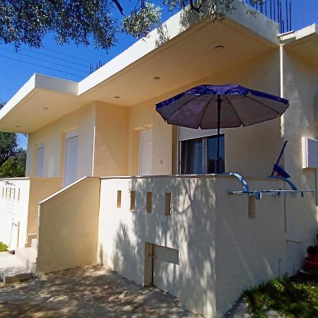 Irina Haus Apartment Gerakini Luaran gambar