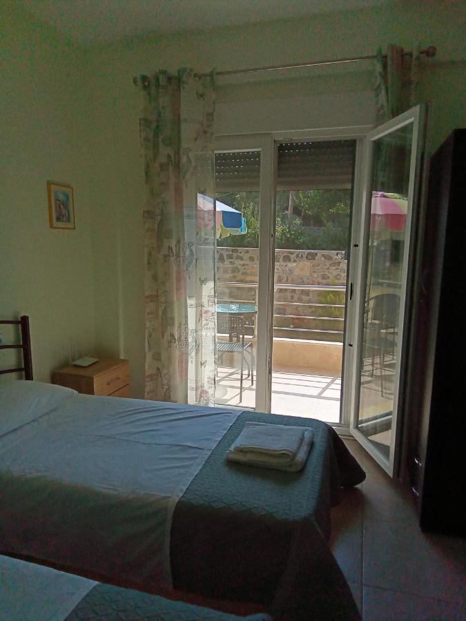 Irina Haus Apartment Gerakini Luaran gambar