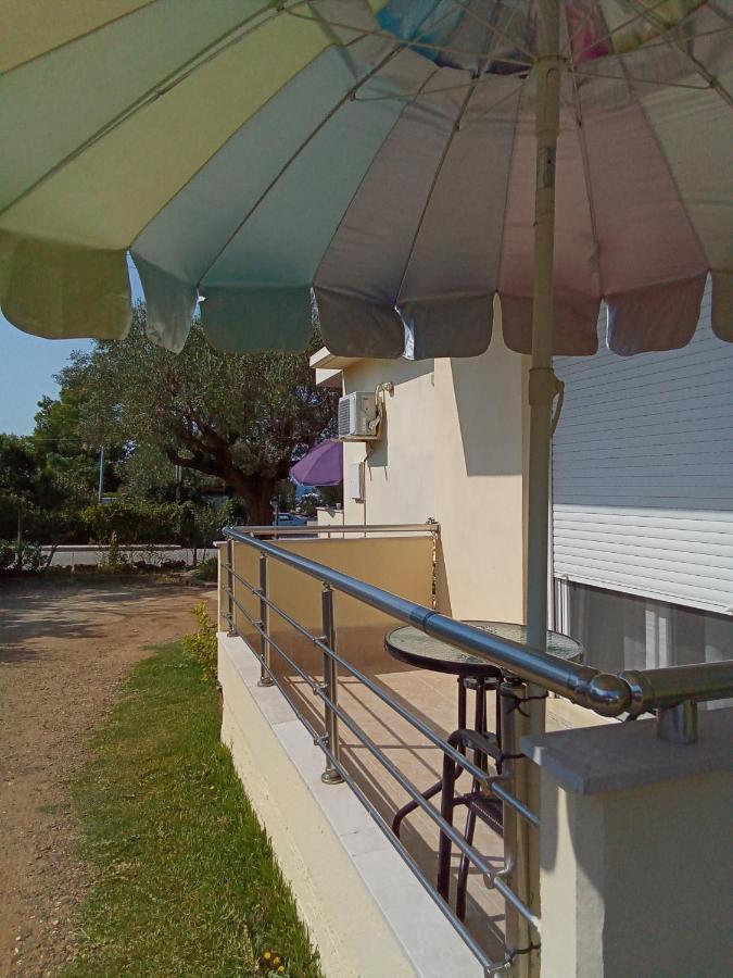 Irina Haus Apartment Gerakini Luaran gambar