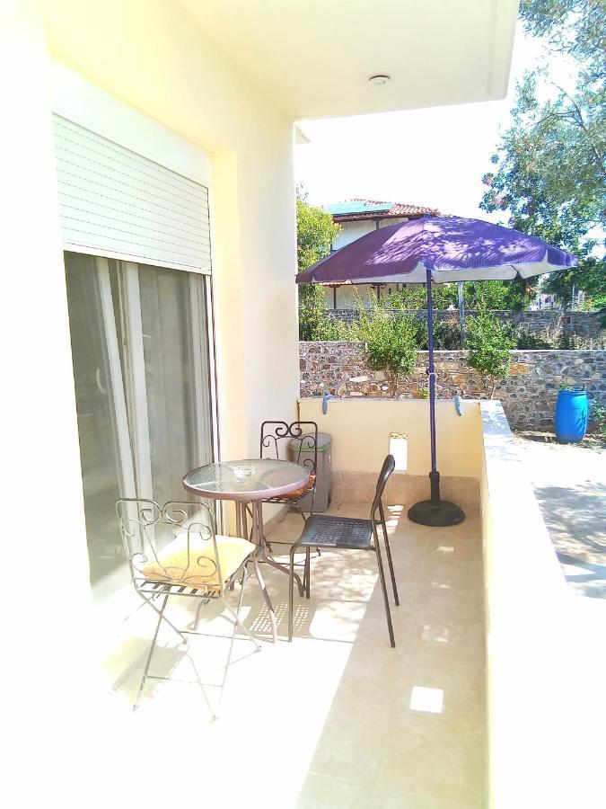 Irina Haus Apartment Gerakini Luaran gambar