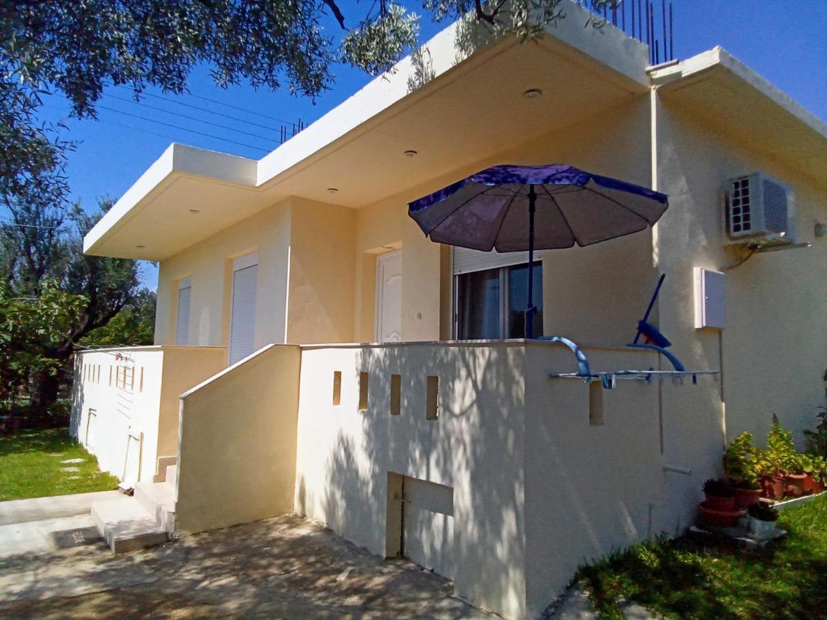 Irina Haus Apartment Gerakini Luaran gambar