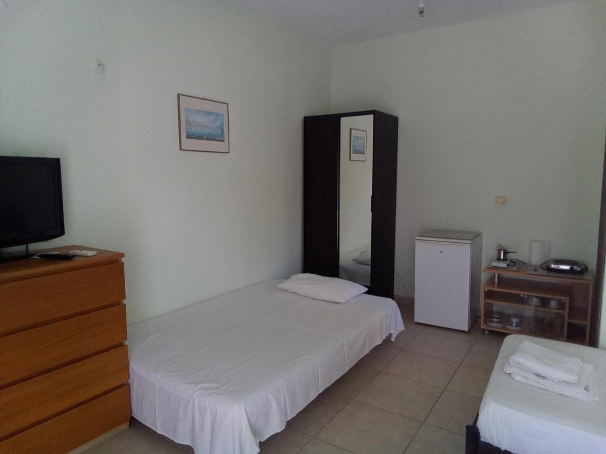 Irina Haus Apartment Gerakini Luaran gambar