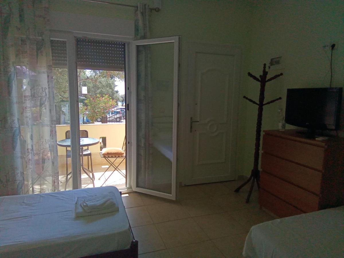 Irina Haus Apartment Gerakini Luaran gambar